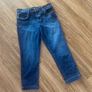 Kut from the Kloth Sz 6 High-rise straight leg crop. Medium wash. Stretch Jean